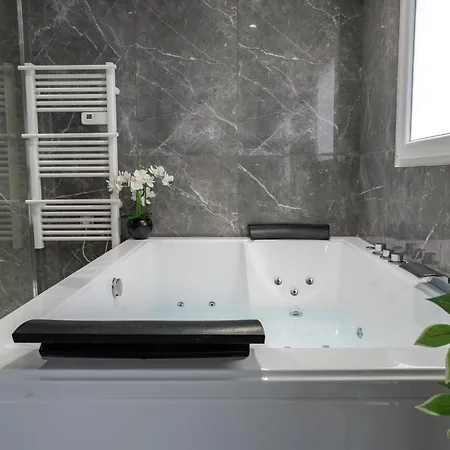 Апартаменты Avec Jacuzzi & Terrasse