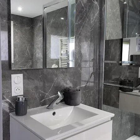Апартаменты Avec Jacuzzi & Terrasse *